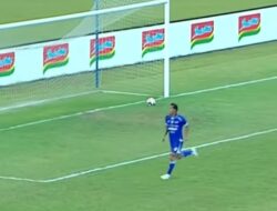 Persib Bandung Bungkam Persija Jakarta di Stadion Segiri Samarinda Dengan Skor 2-1