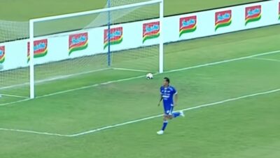 Persib Bandung Bungkam Persija Jakarta di Stadion Segiri Samarinda Dengan Skor 2-1