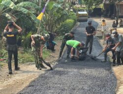 Semangat Gotong Royong Tak Pernah Padam, Satgas TMMD Ke-129 Kodim 0612/TSM Bersama TNI-Polri dan Warga Bangun Jalan Semi Hotmix